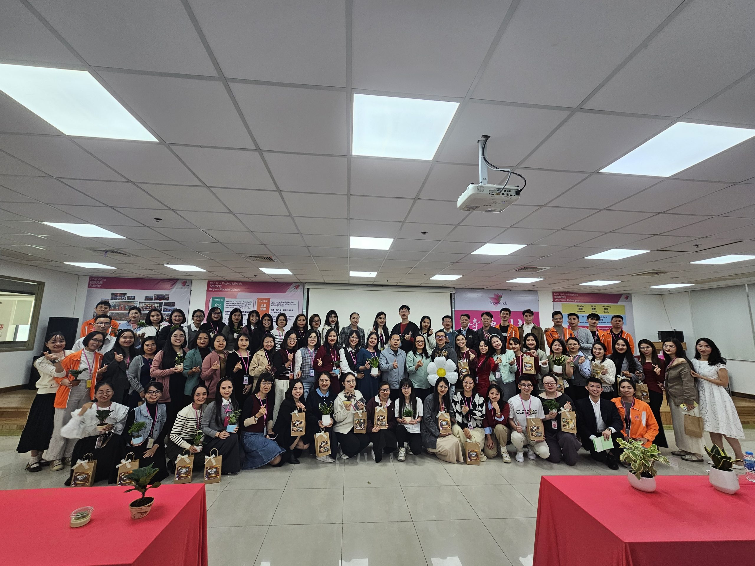 🌟 REGINA RỘN RÀNG TRI ÂN HƠN 100 NGƯỜI TRUYỀN LỬA DỊP 20/11 🌟